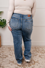 JUDY BLUE Quinn Mid Rise Cell Phone Pocket Dad Jeans