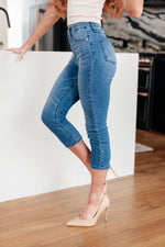 JUDY BLUE Emily High Rise Cool Denim Pull On Capri Jeans